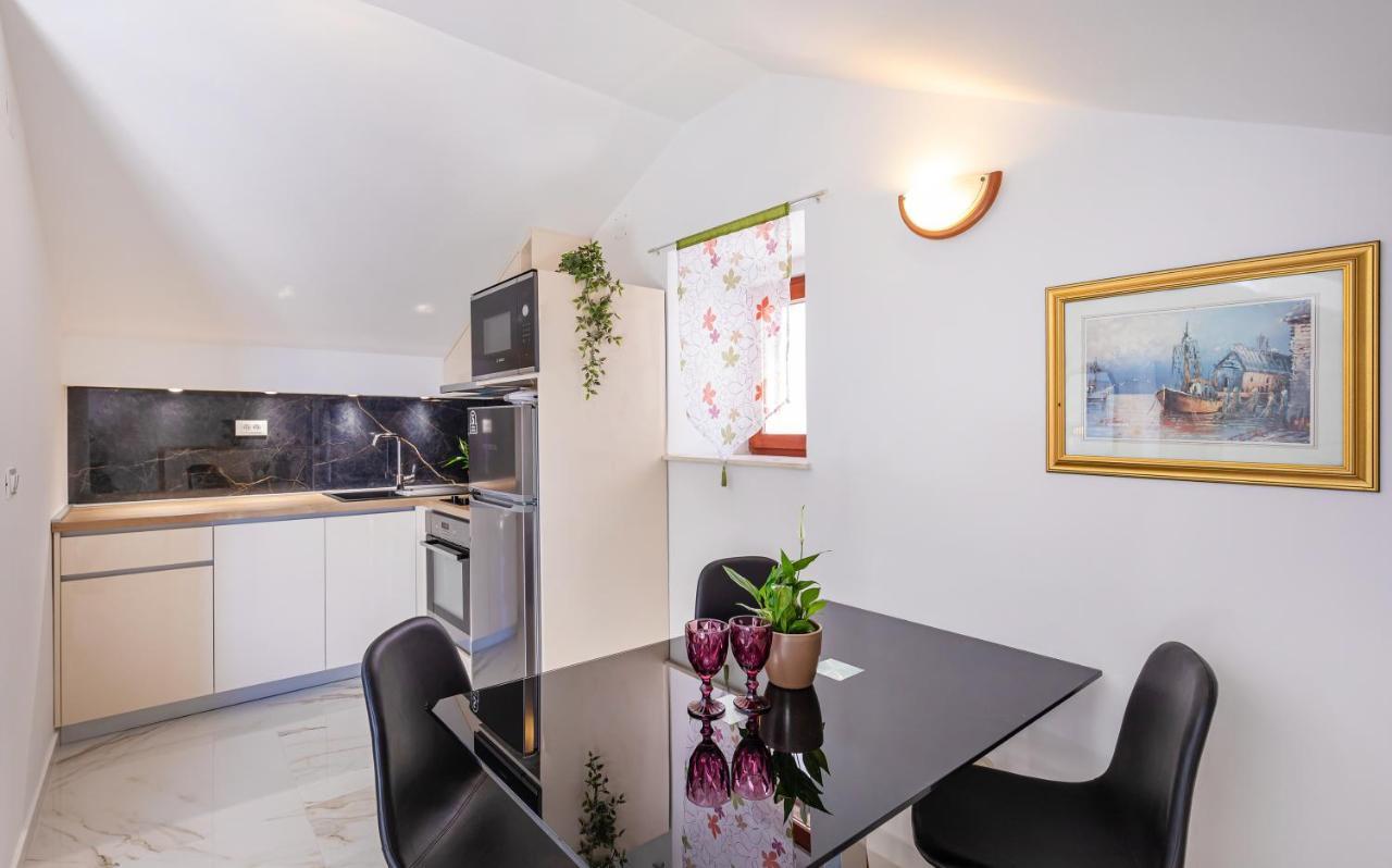 מליני Villa Ana Apartments מראה חיצוני תמונה