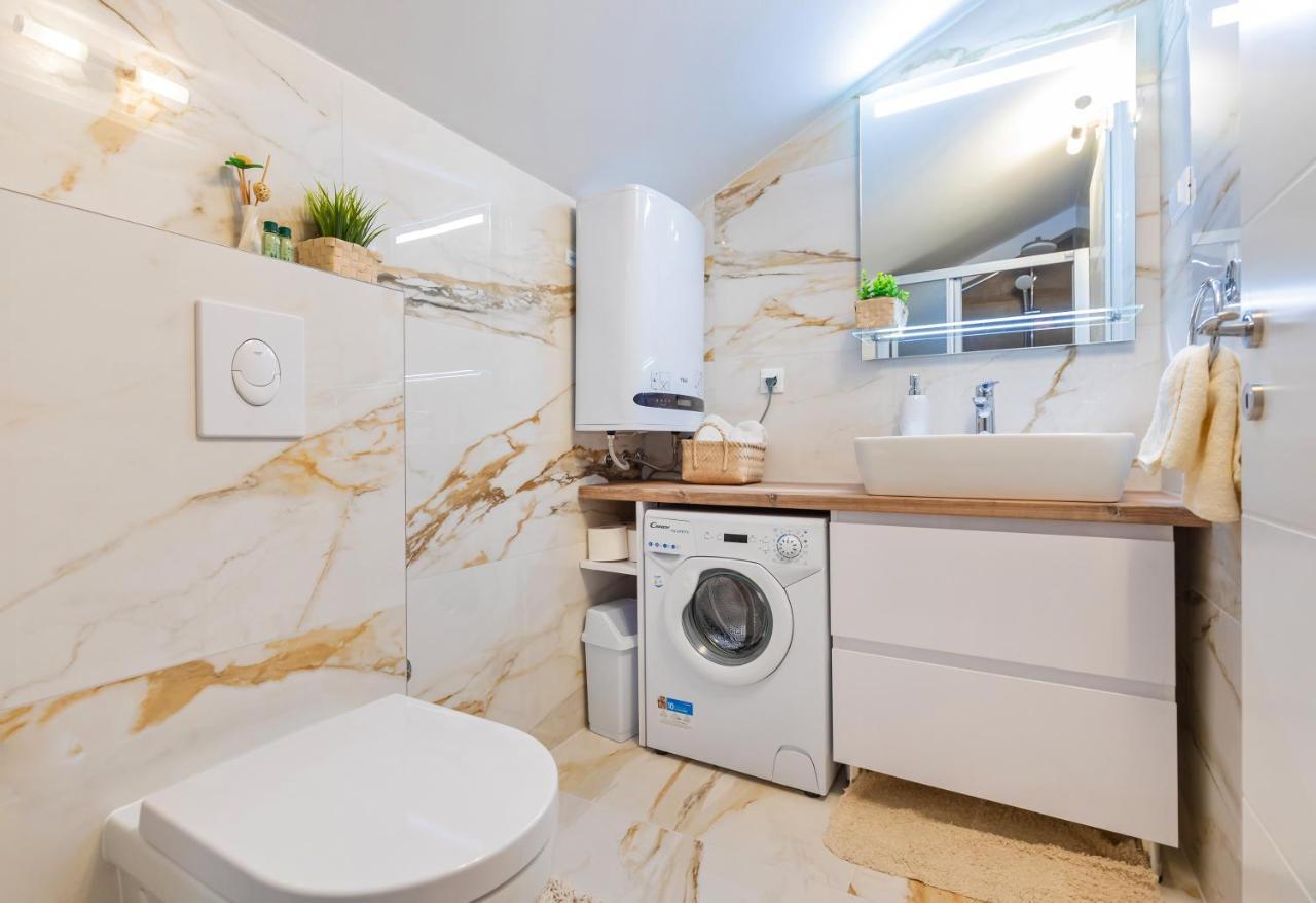 מליני Villa Ana Apartments מראה חיצוני תמונה