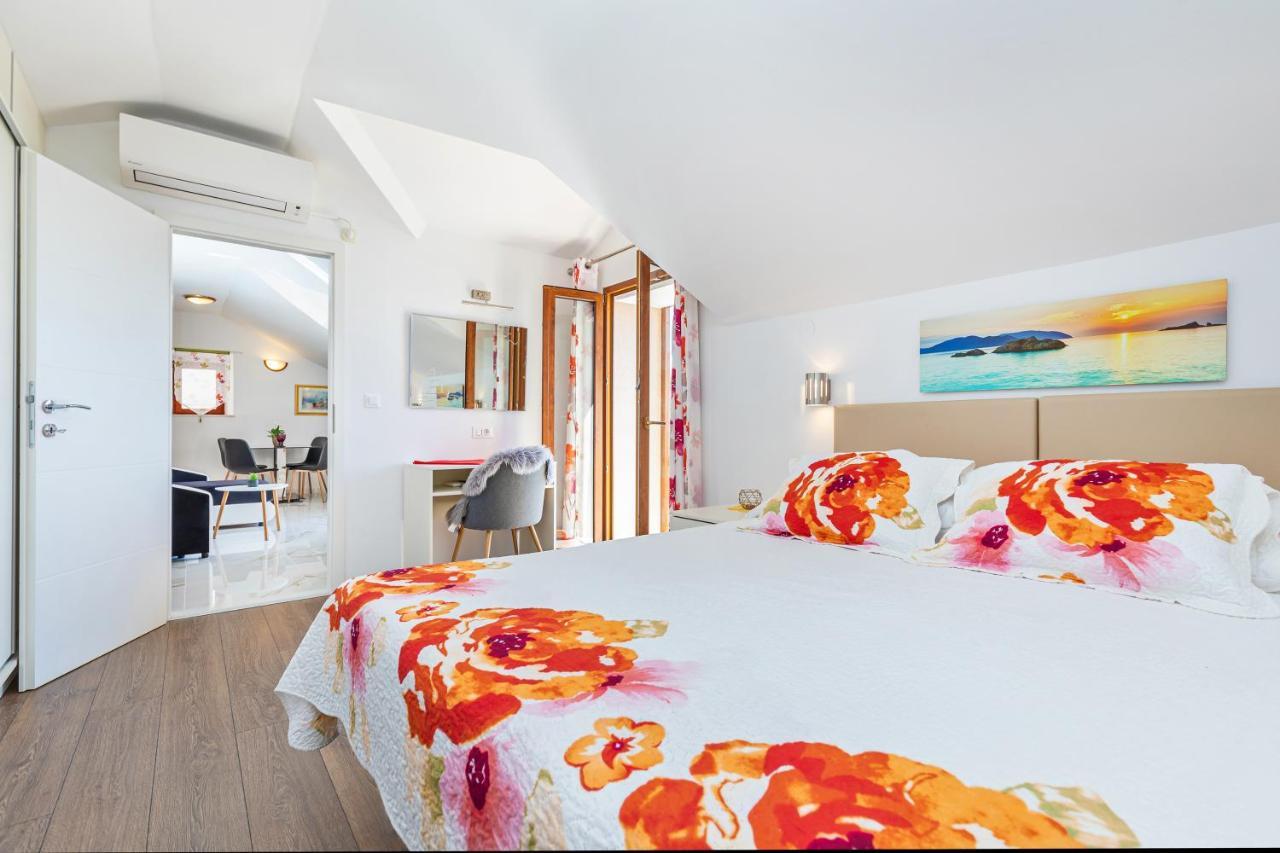 מליני Villa Ana Apartments מראה חיצוני תמונה