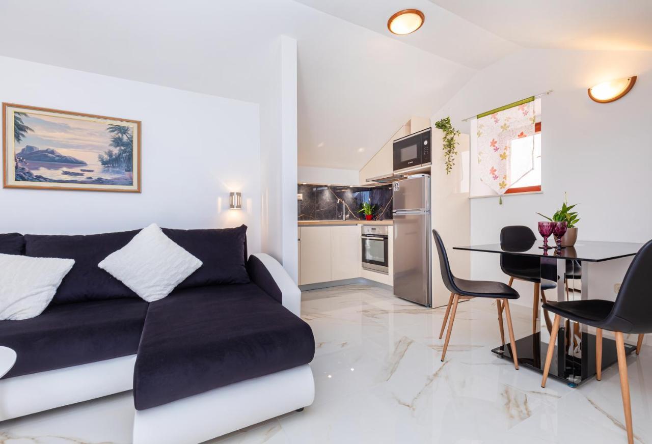 מליני Villa Ana Apartments מראה חיצוני תמונה