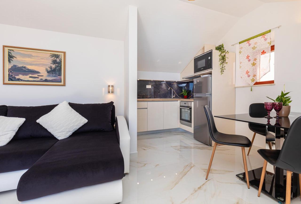 מליני Villa Ana Apartments מראה חיצוני תמונה
