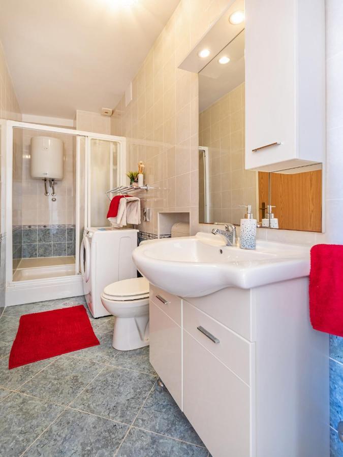 מליני Villa Ana Apartments מראה חיצוני תמונה