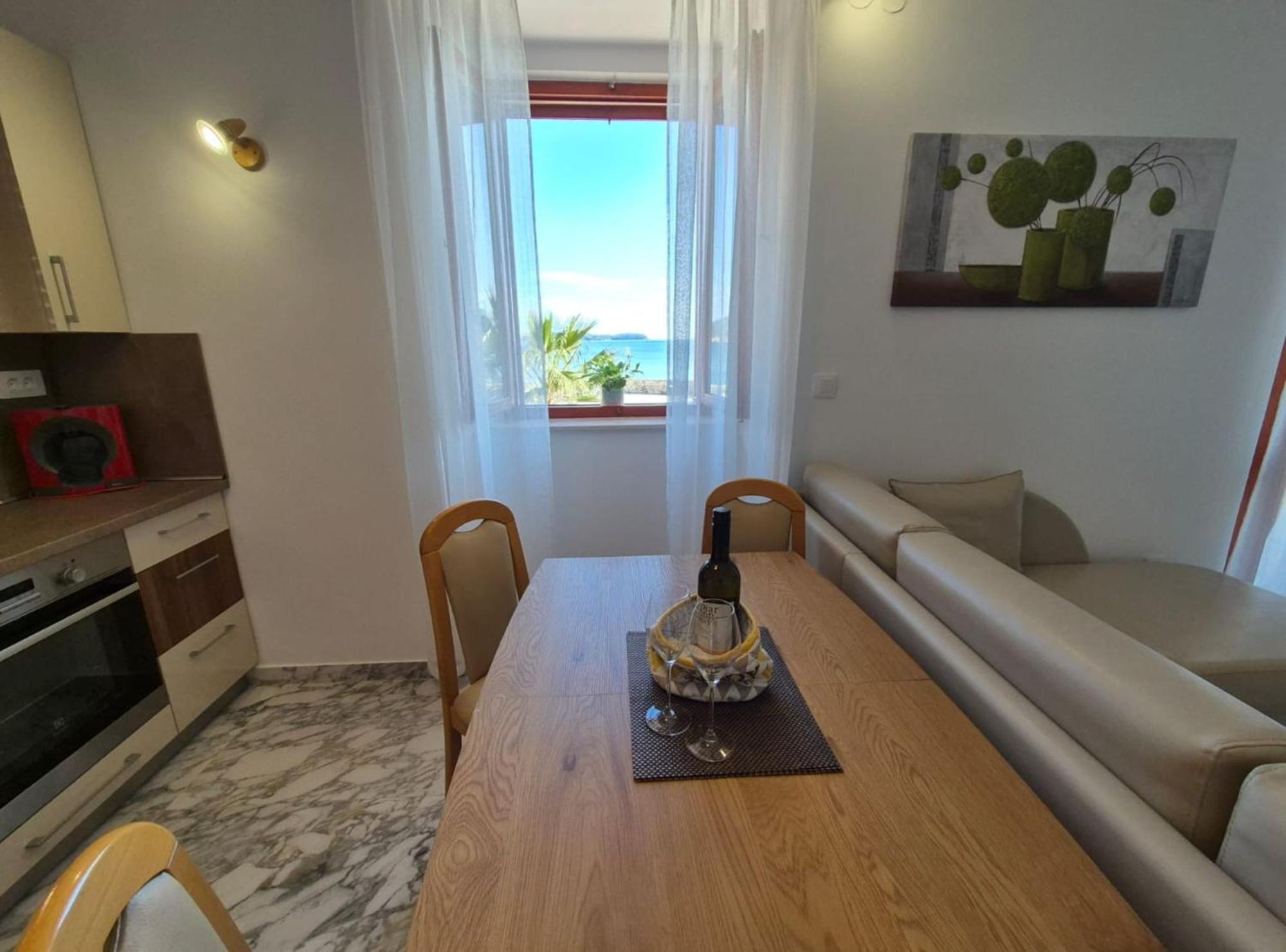 מליני Villa Ana Apartments מראה חיצוני תמונה