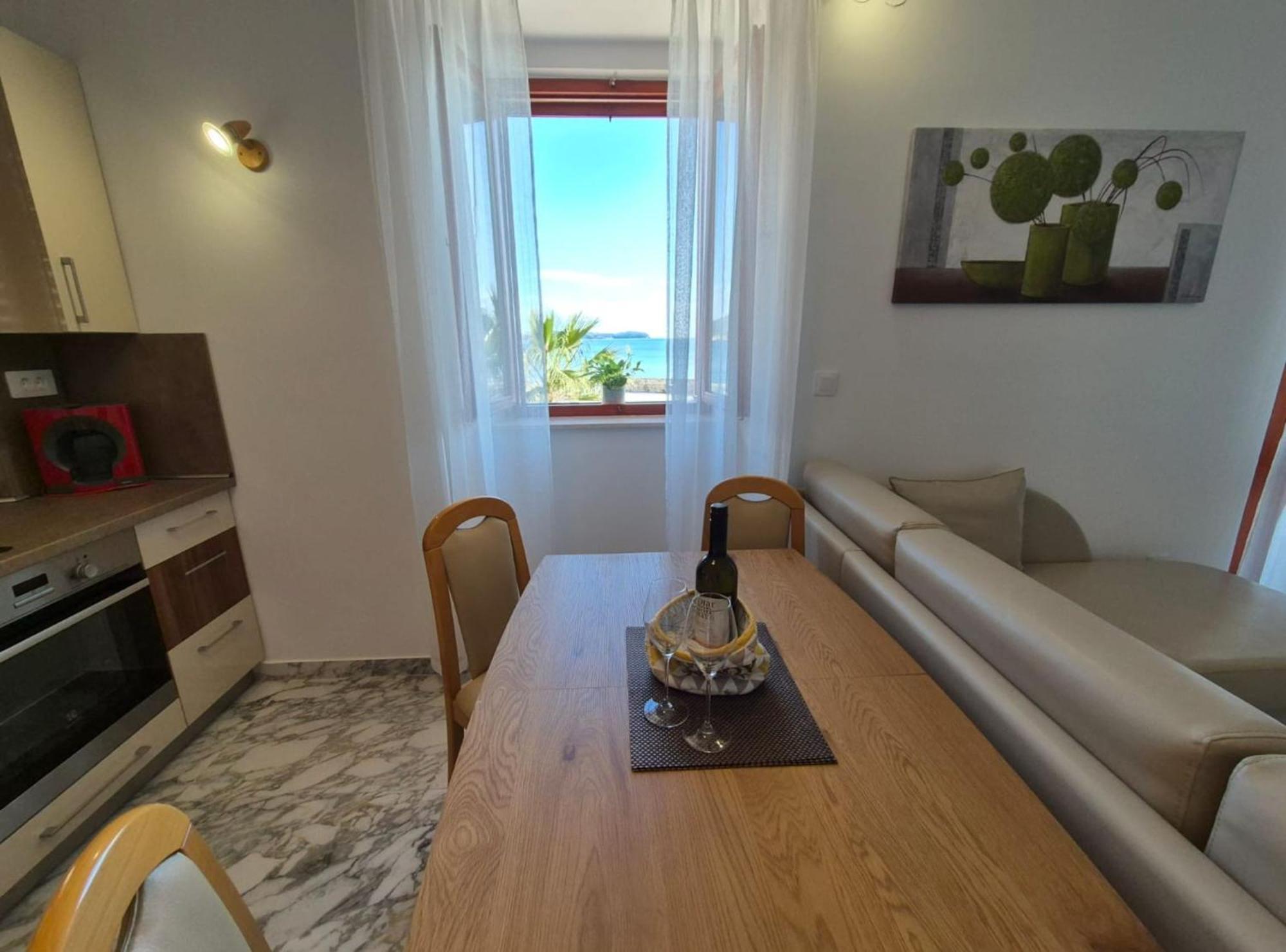 מליני Villa Ana Apartments מראה חיצוני תמונה