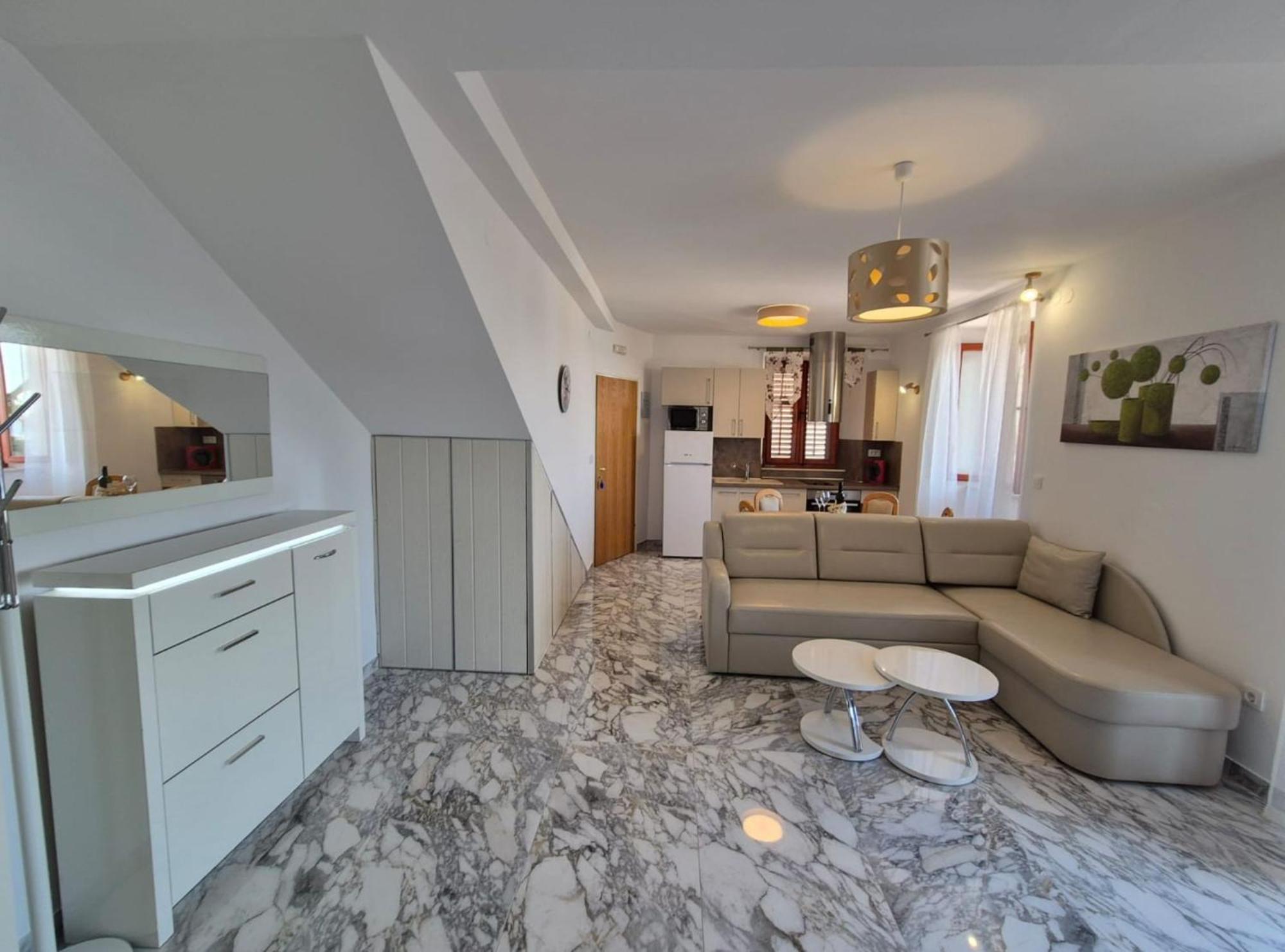 מליני Villa Ana Apartments מראה חיצוני תמונה